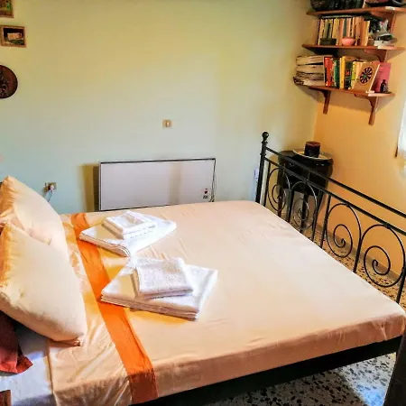 Pine Tree Garden House * Corinth